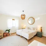 Villa Serenity Tapada - Pool, Cinema & Gym