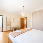 Villa Serenity Tapada - Pool, Cinema & Gym