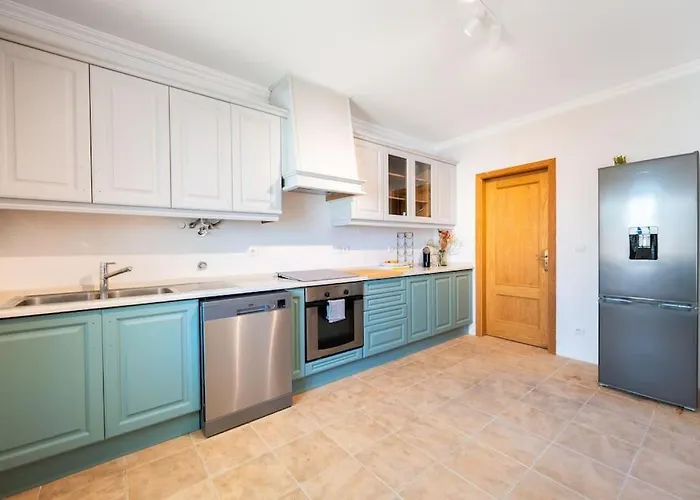 Serenity Tapada - Pool, Cinema & Gym Назаре